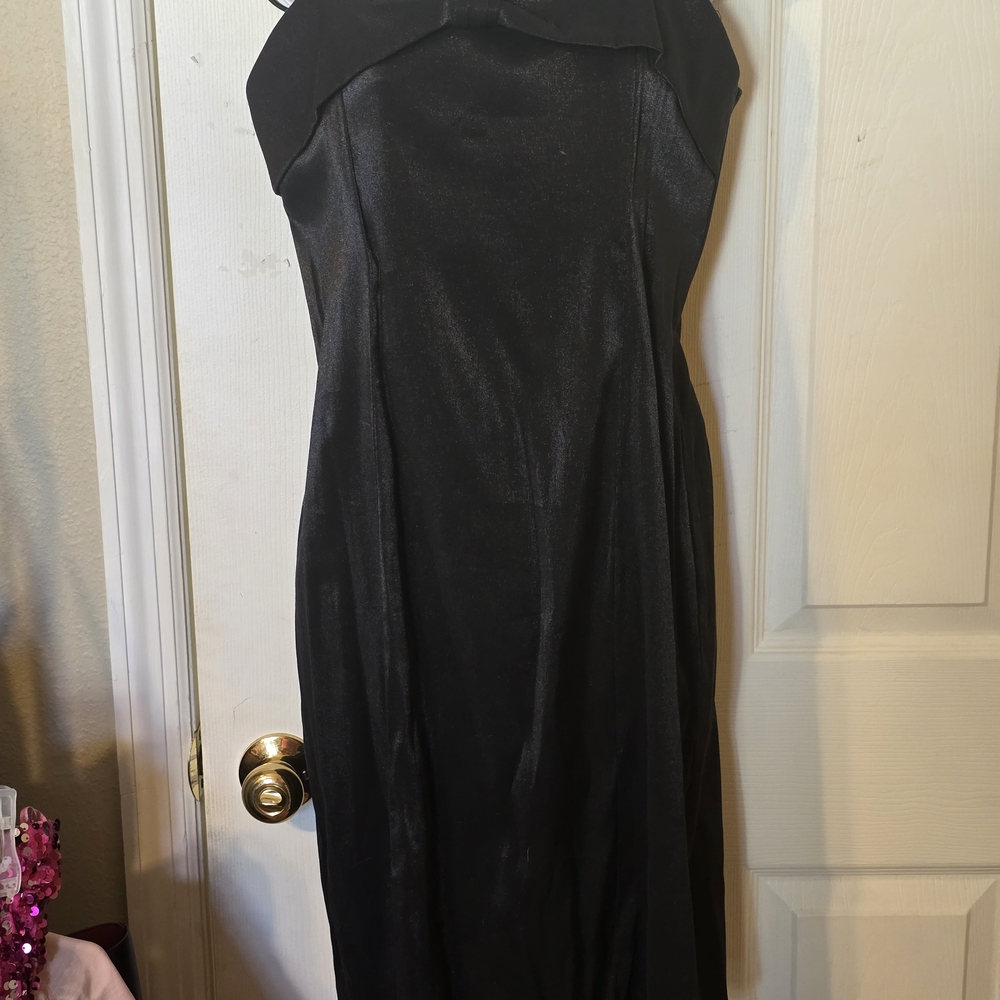 Connected Apparel Elegant Black Strapless Dress